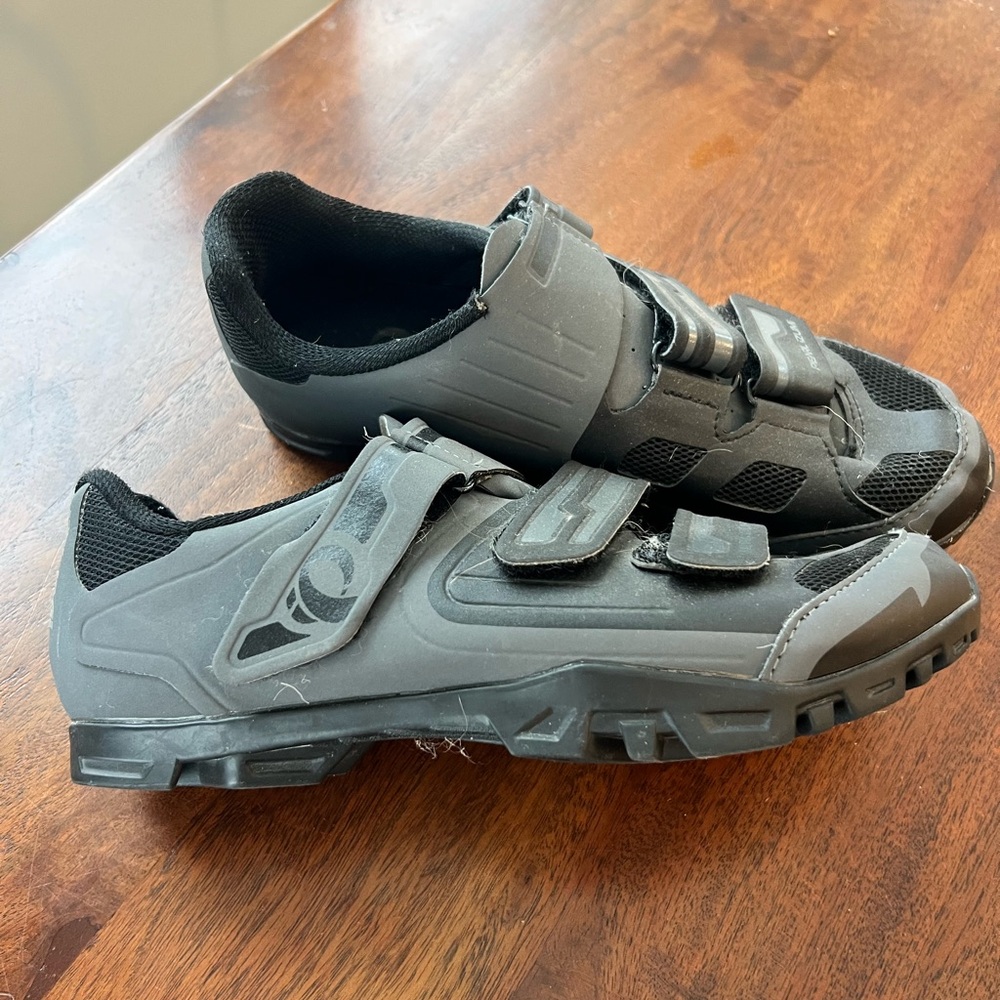 Pearl Izumi Black Cycling Shoes